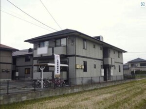 ネオ・コーポリラC棟外観写真