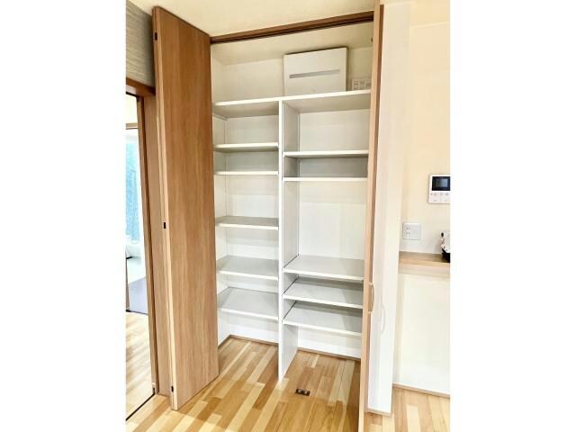 シャーウッド神園の収納(リビング収納)