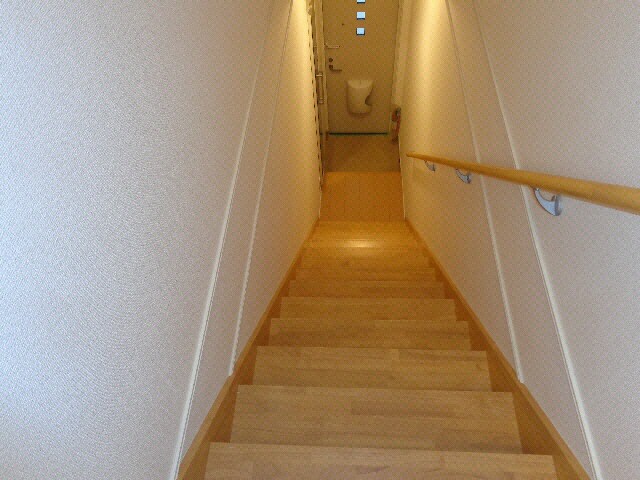 物件内観写真13　(階段)