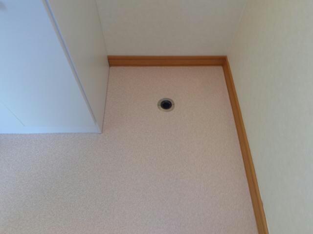 物件内観写真12　(洗濯機置場)