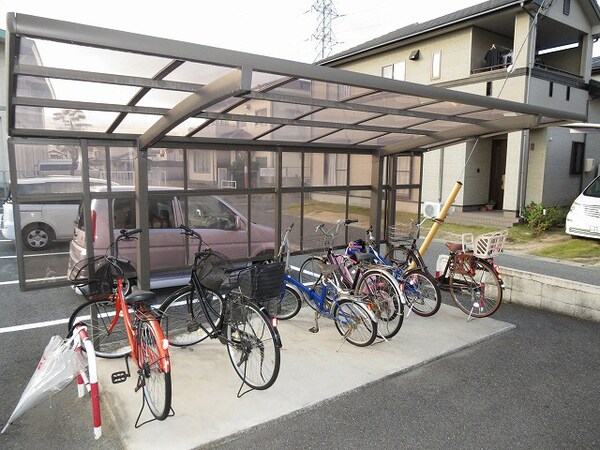 駐輪場(A棟)