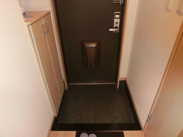 物件内観写真6　(玄関周り)
