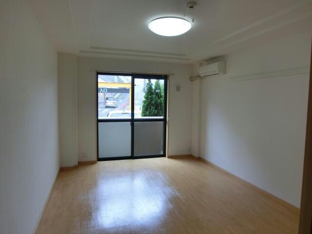 物件内観写真13　(洋室)