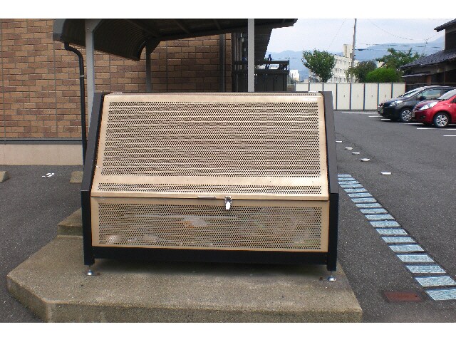 物件外観写真7　(専用ゴミ置場)