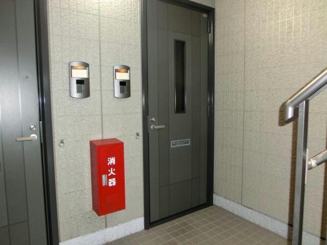 物件内観写真5　(玄関周り)