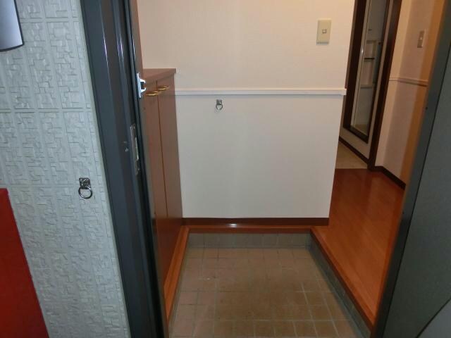 物件内観写真6　(玄関)
