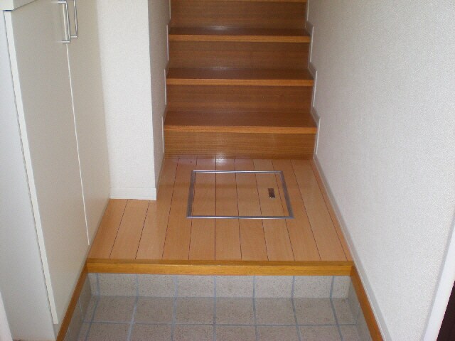 物件内観写真7　(玄関)