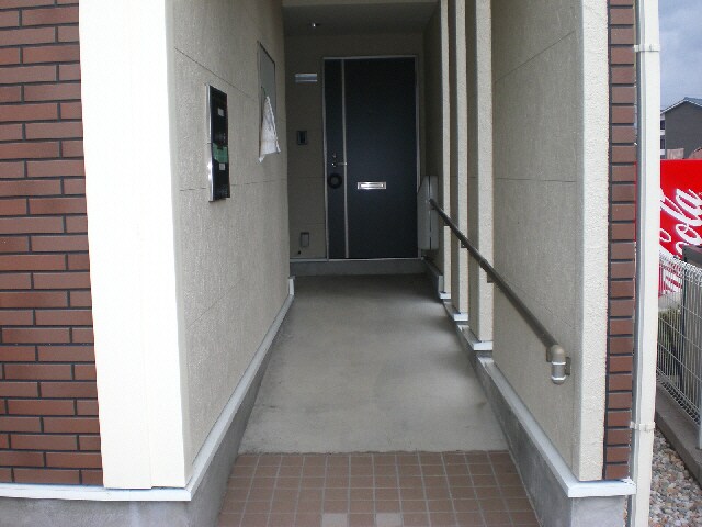 物件外観写真2　(エントランス)