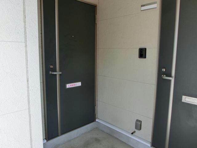 物件内観写真6　(玄関周り)