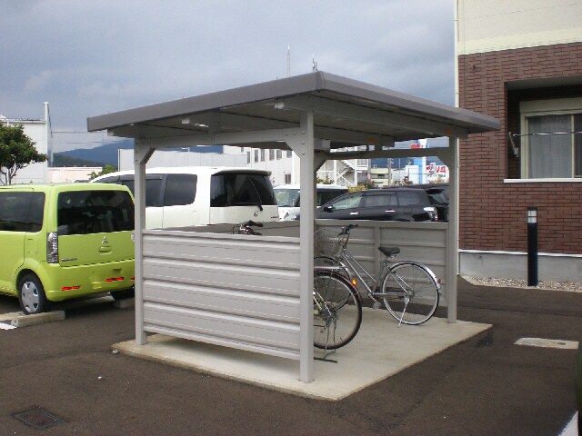 物件外観写真4　(駐輪場)