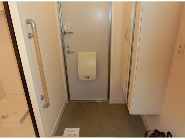 物件内観写真6　(玄関)