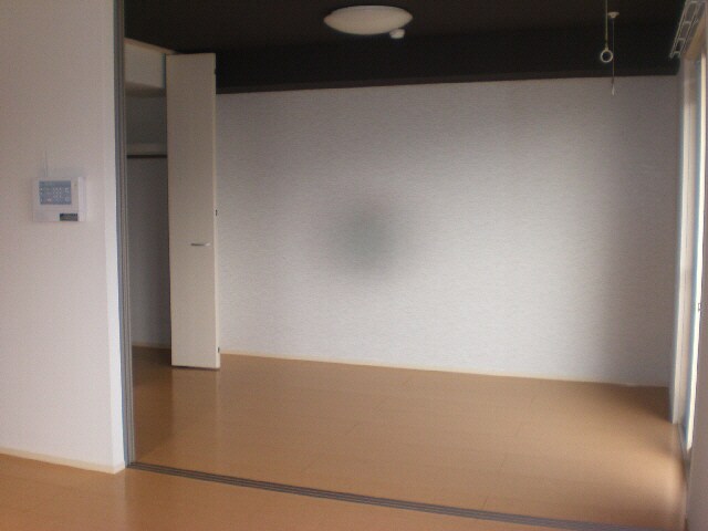 物件内観写真12　(洋室１)