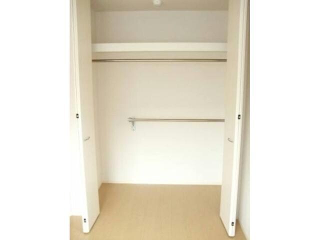 物件内観写真15　(洋室２クローゼット)