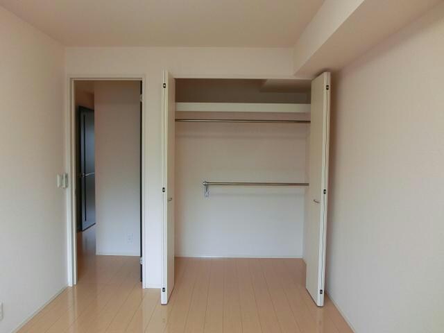 物件内観写真27　(洋室２クローゼット)