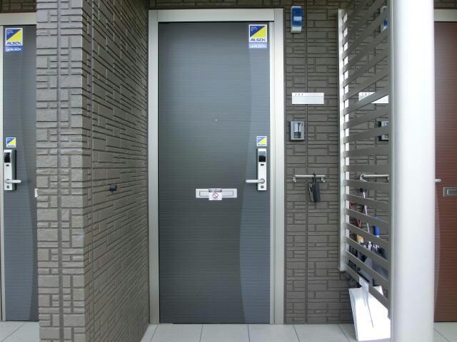 物件内観写真8　(玄関周り)