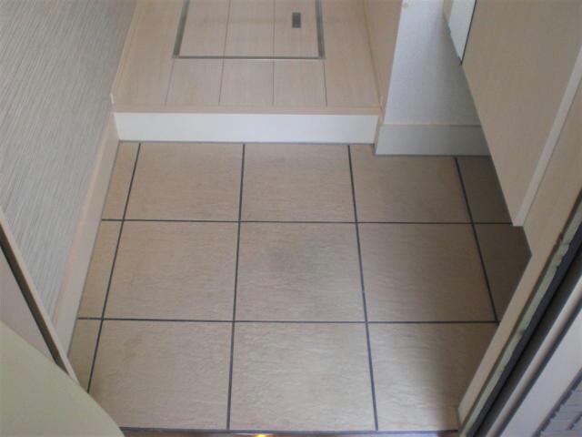 物件内観写真6　(玄関)