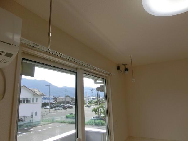 物件内観写真23　(室内物干し)