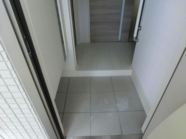 物件内観写真11　(玄関)
