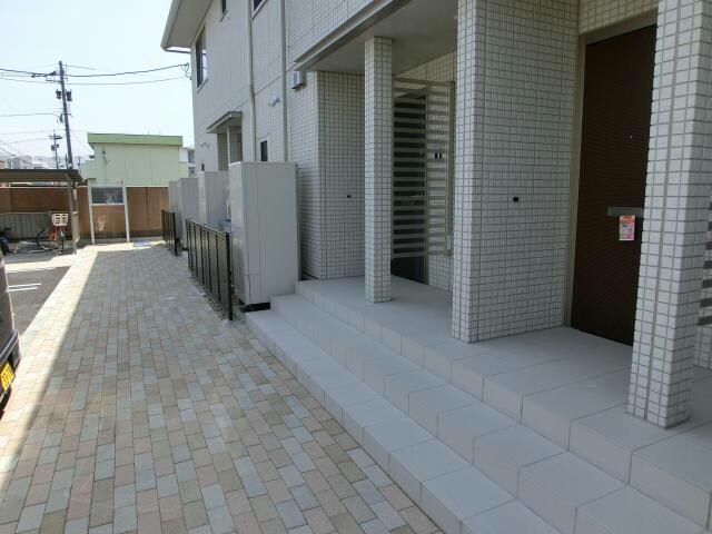 物件外観写真5　(エントランス)