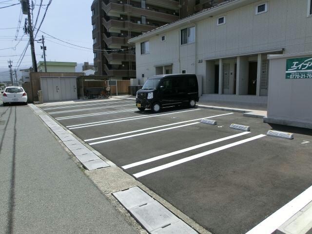 物件外観写真9　(無料駐車場)