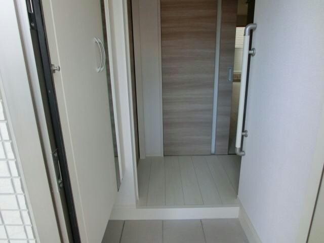 物件内観写真13　(玄関周り)