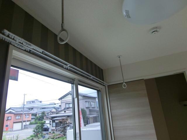 物件内観写真28　(室内物干し)