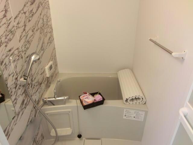 物件内観写真32　(追焚機能/浴室乾燥機付きバス)