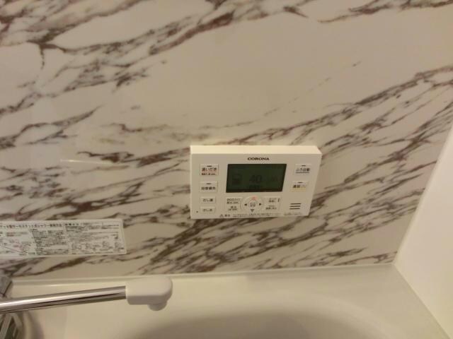 物件内観写真33　(追焚機能/浴室乾燥機付きバス)