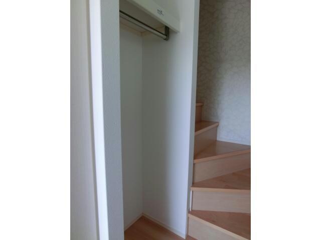物件内観写真10　(玄関収納)