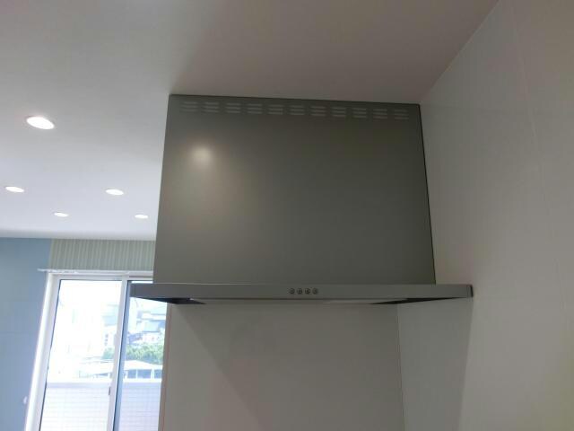 物件内観写真18　(キッチン換気扇)