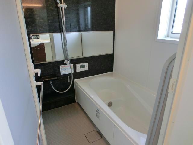 物件内観写真33　(追焚機能/浴室乾燥機付き一坪浴室)