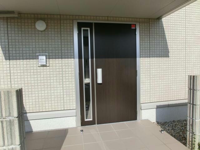 物件外観写真4　(エントランス)