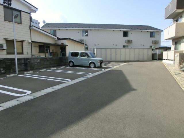 物件外観写真8　(駐車場)