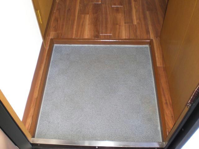 物件内観写真7　(玄関)