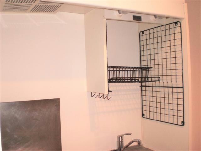 物件内観写真12　(キッチン収納棚)