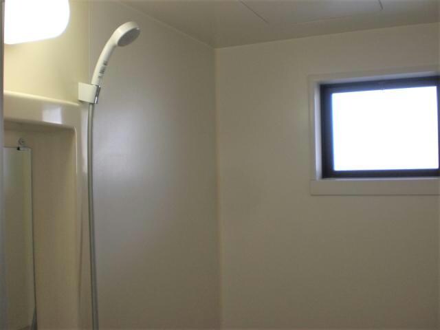 物件内観写真29　(小窓付きバス)