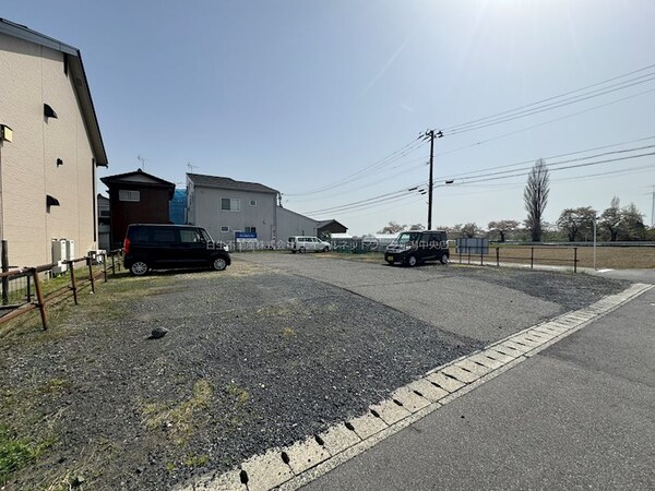 その他(2台目駐車場：敷地隣月極駐車場（藤塚パーキング）※空き要確認)