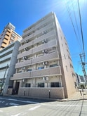 ヒルズ川端