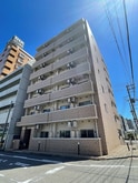 ヒルズ川端
