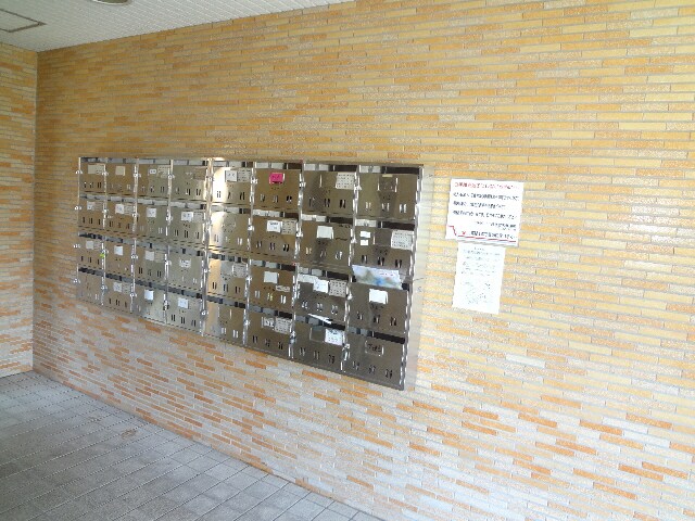 物件外観写真6　(集合郵便受け)