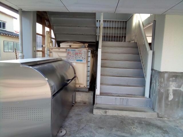 物件外観写真5　(階段)