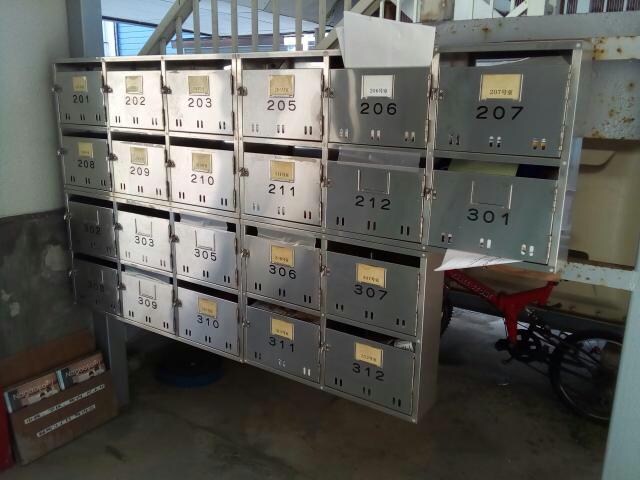 物件外観写真8　(集合ポスト)