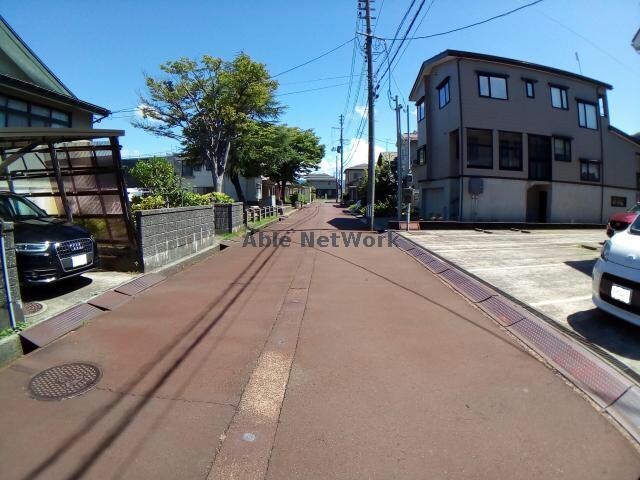 物件外観写真5　(前面道路)