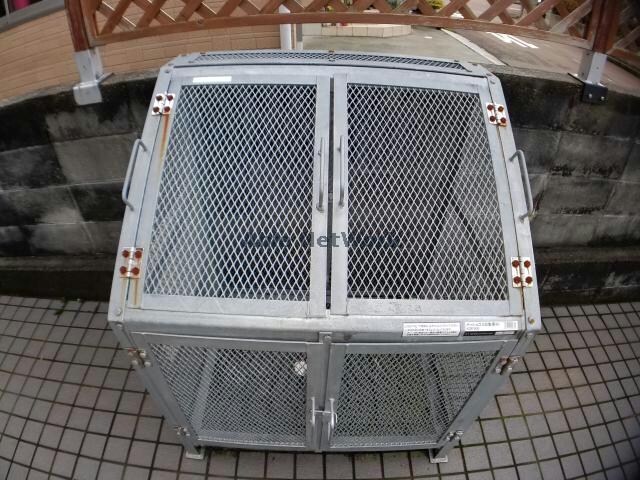 物件外観写真7　(敷地内ごみ置き場)