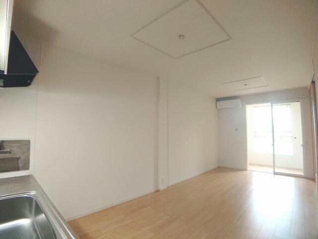 物件内観写真3　(同室タイプ)