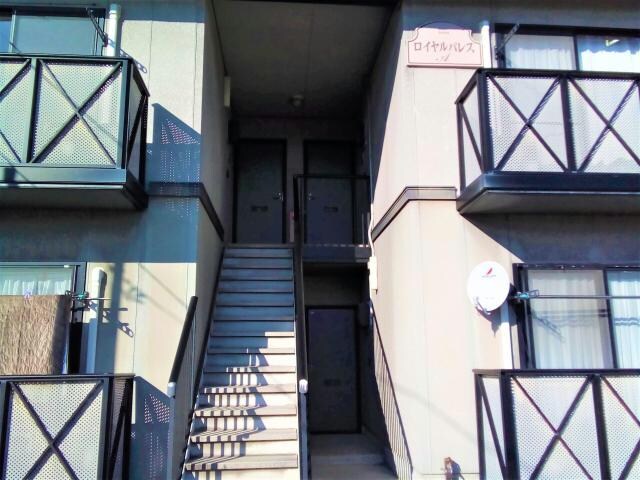 物件外観写真3　(階段)