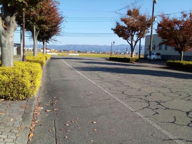 物件外観写真4　(前面道路)