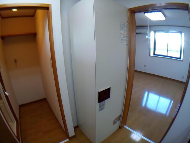 物件内観写真13　(電気温水器)