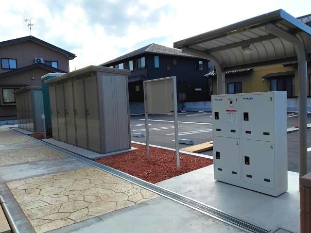 物件外観写真8　(物置、宅配ボックス)