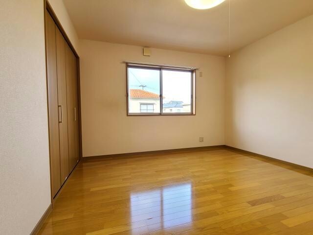物件内観写真18　(2階洋室)